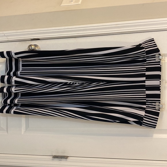 Lane Bryant size 1820 Flowey Capri black and white striped - Picture 4 of 4